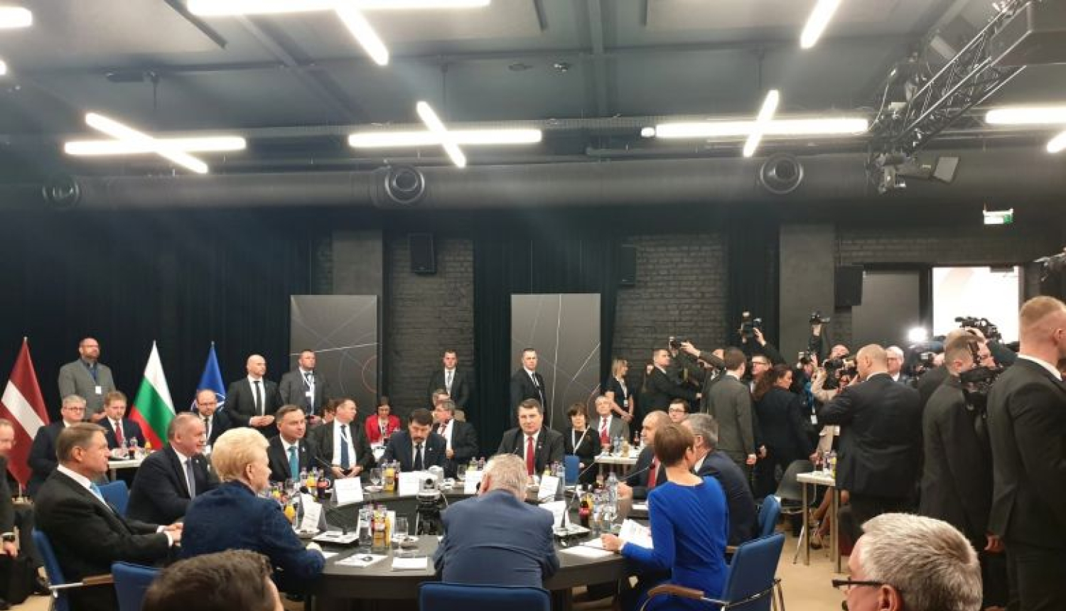 Valsts prezidents: Mūsdienu kompleksos draudus varam novērst tikai kopā un esot vienoti, stiprinot NATO un ES aizsardzības iniciatīvām papildinot NATO, nevis mēģinot to aizvietot