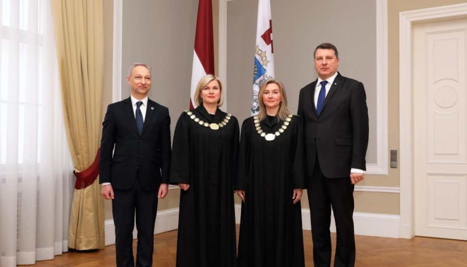 Valsts prezidents Rīgas pilī pieņem tiesnešu zvērestus