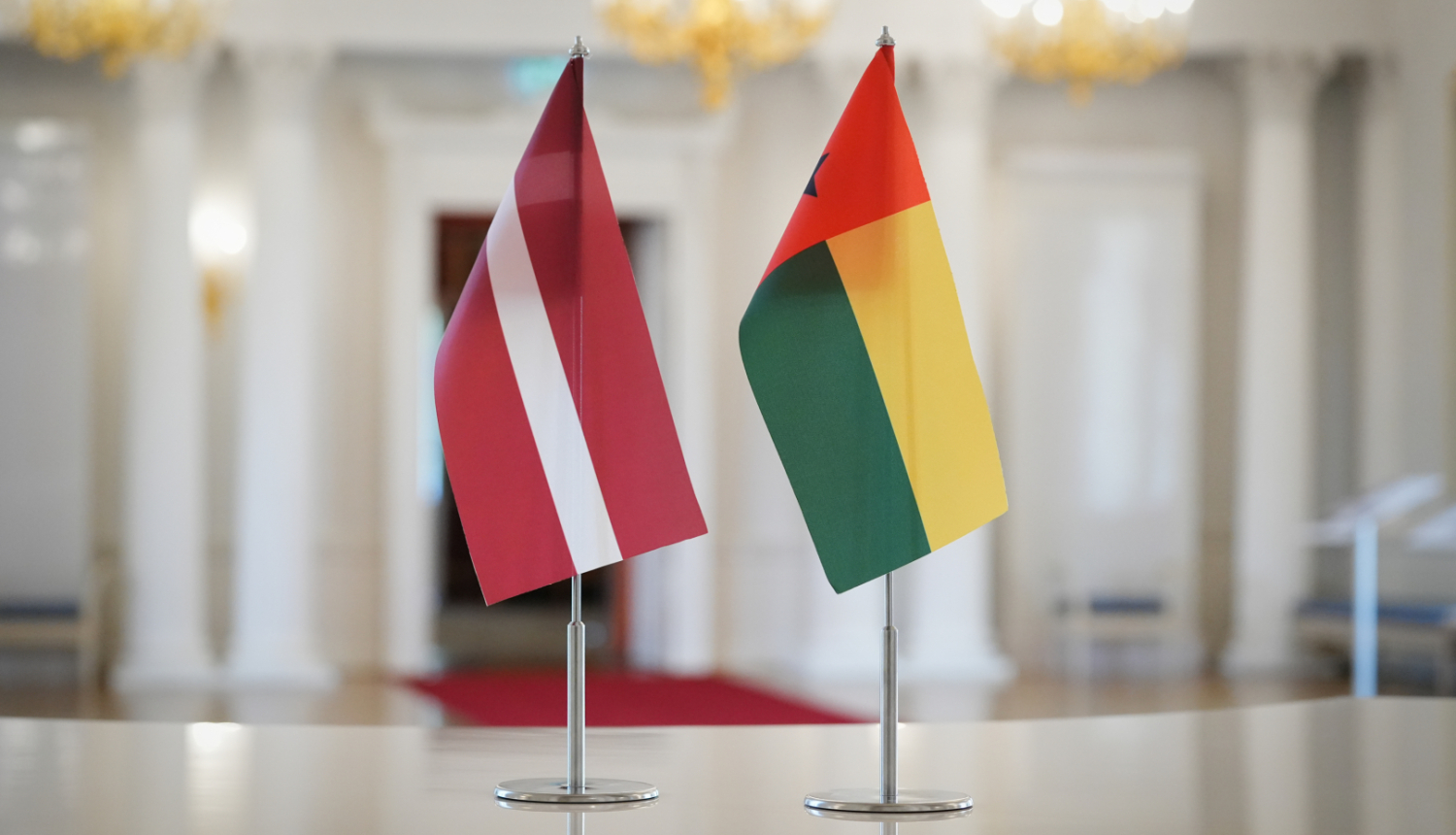 Gvineja-Bisava karogi