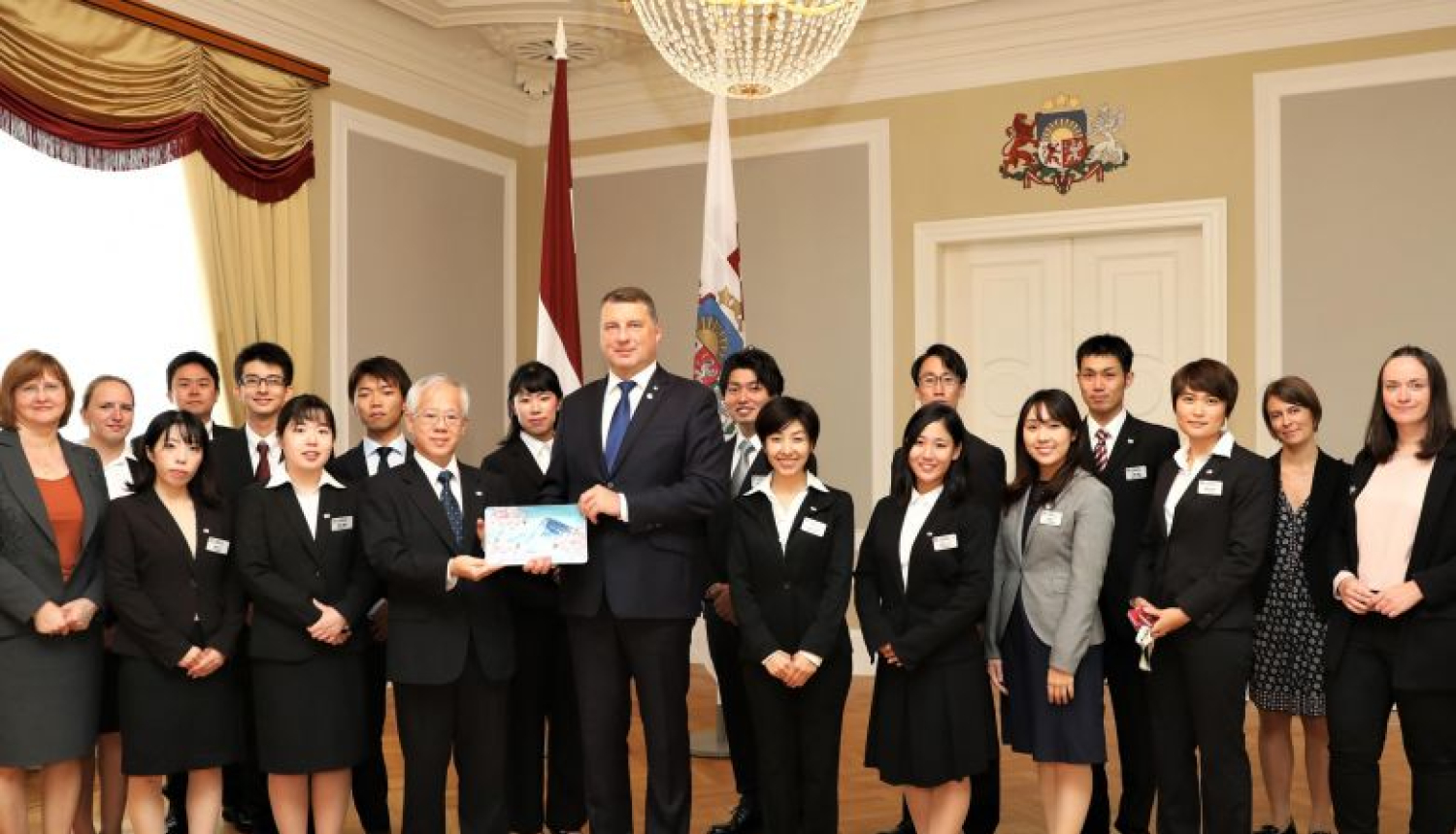 Valsts prezidents tiekas ar Latvijas – Japānas apmaiņas programmas jauniešiem no Japānas