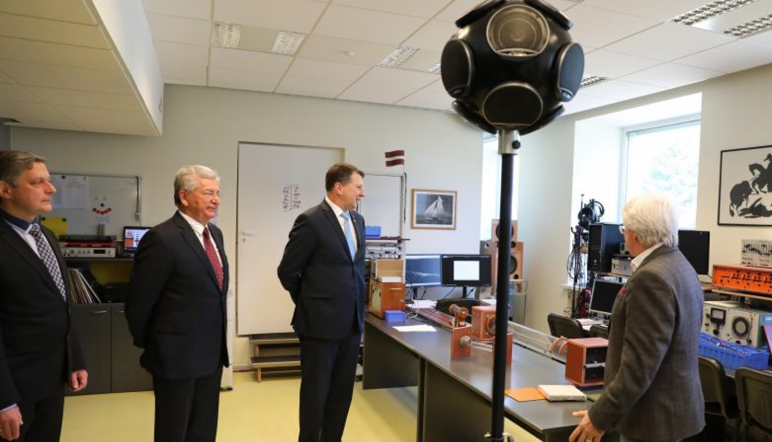 Valsts prezidents klātienē iepazīstas ar RTU paveikto un plānoto inženierzinātņu izglītības attīstībai Latvijā