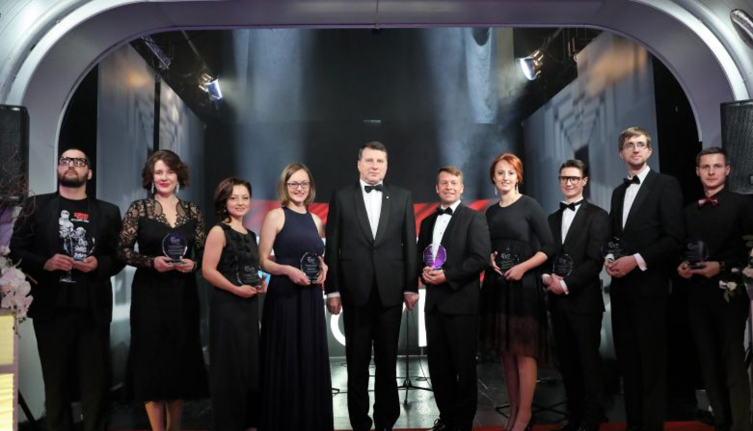 Valsts prezidents sveic projekta “JCI TOYP Latvia” laureātus