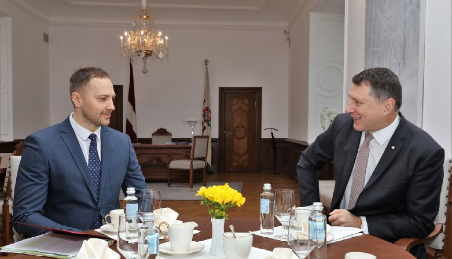 Valsts prezidents Raimonds Vējonis tiekas ar iekšlietu ministru Sandi Ģirģenu