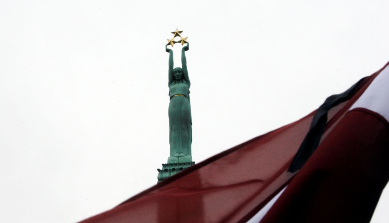 Valsts prezidents Raimonds Vējonis piemin komunistiskā režīma upurus pasākumos Rīgas pilī, pie Brīvības pieminekļa un Litenē