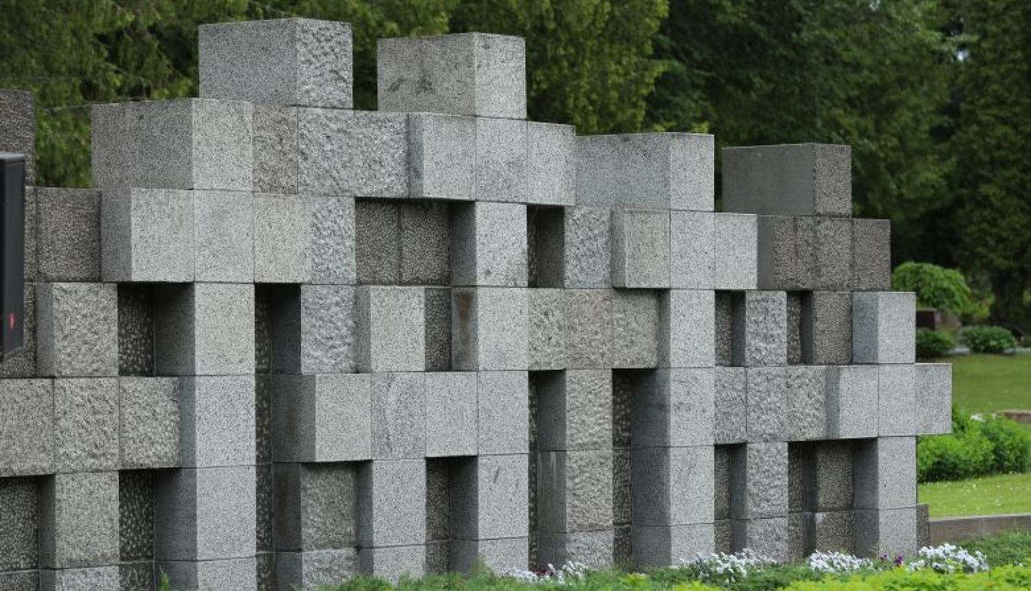 Valsts prezidents Raimonds Vējonis piemin Latvijas armijas karavīru piemiņu Litenē