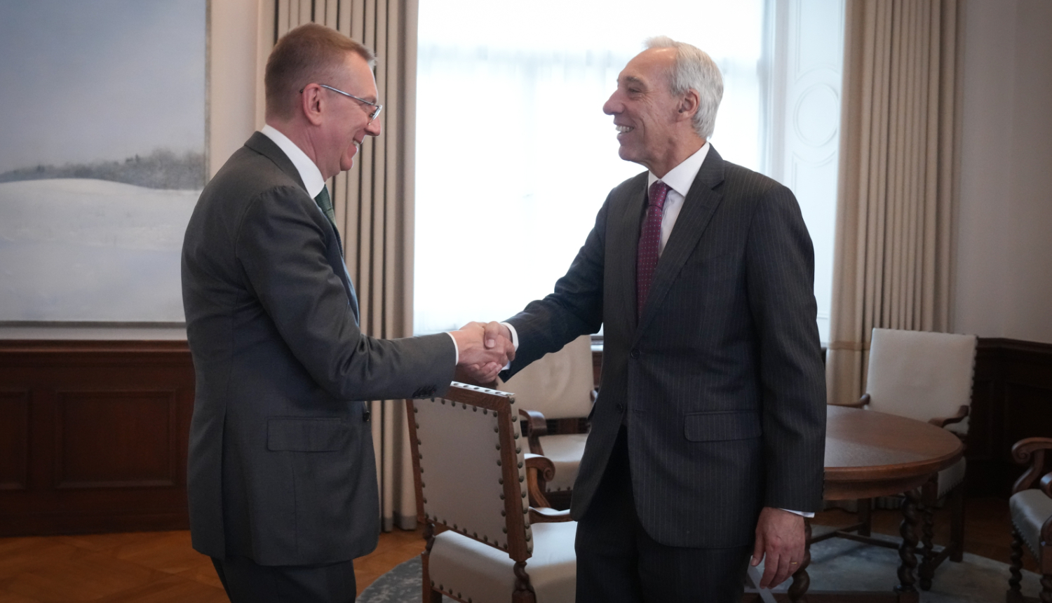 16.04.2025. Valsts prezidenta Edgara Rinkēviča tikšanās ar Eiropas Savienības īpašo pārstāvi Sāhila reģionā Žuāu Kravīņu (João Cravinho)