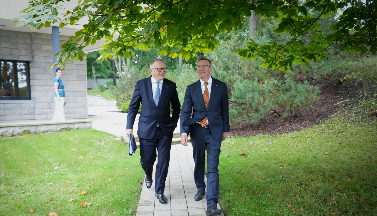 Valsts prezidents Edgars Rinkēvičs tiekas ar finanšu ministru Arvilu Ašeradenu