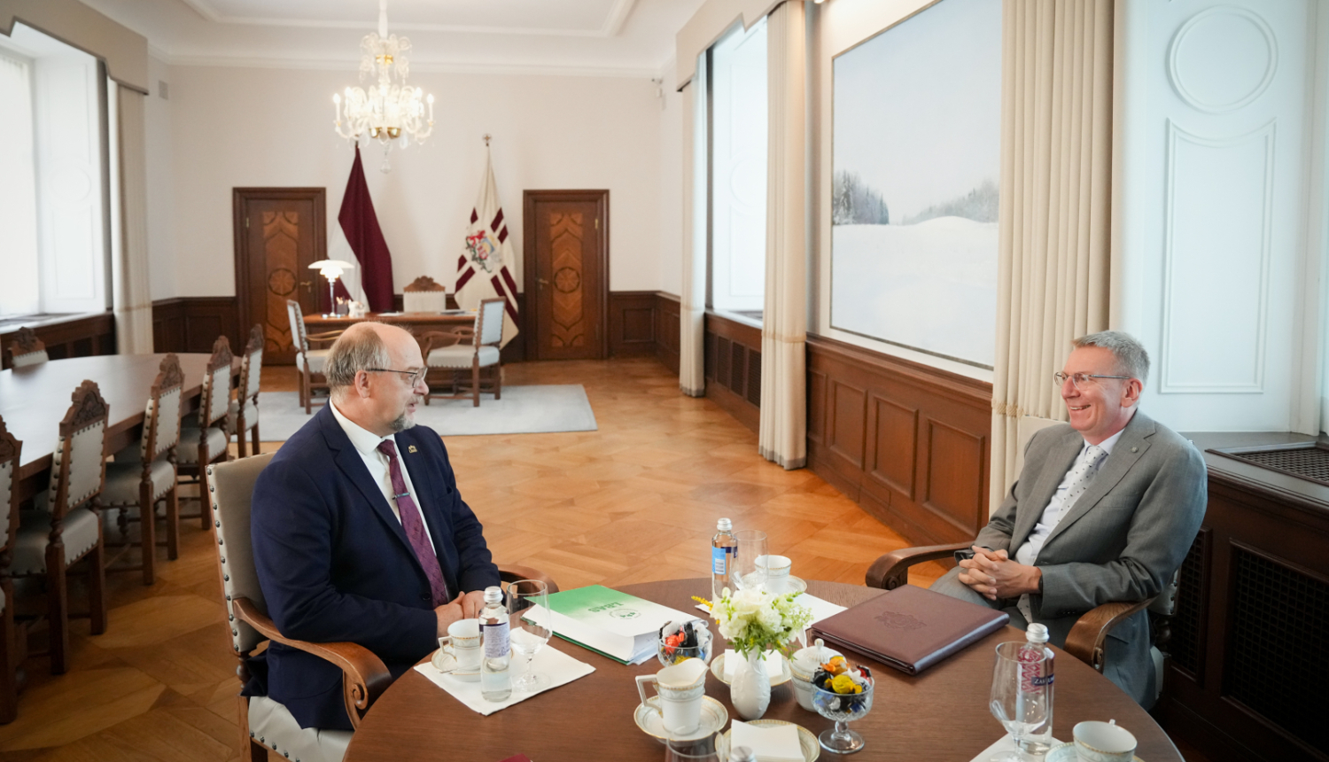 Valsts prezidents Edgars Rinkēvičs tiekas ar Latvijas Brīvo arodbiedrību savienības priekšsēdētāju Egilu Baldzēnu