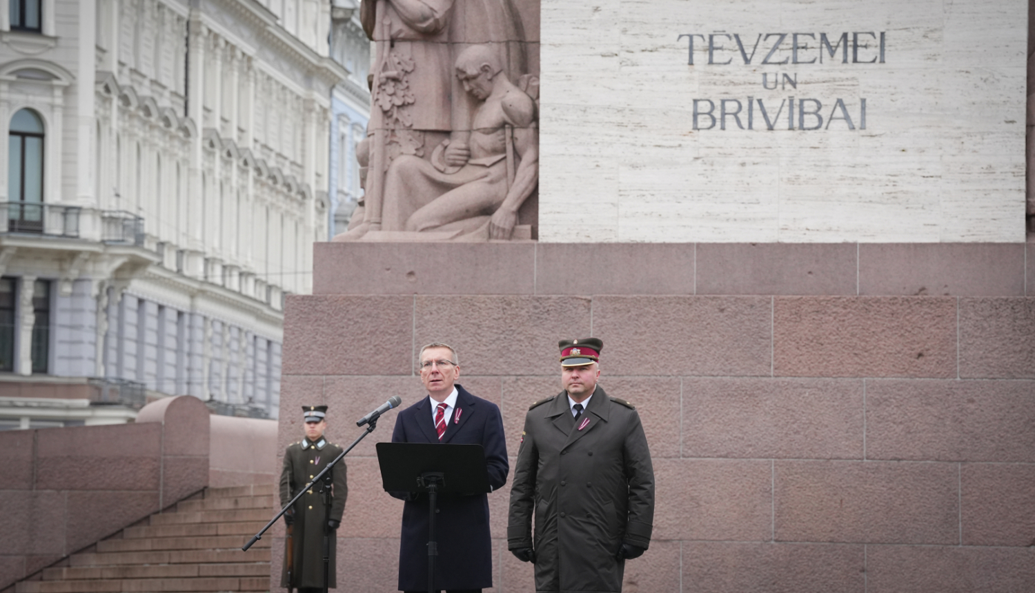 Valsts prezidenta Edgara Rinkēviča uzruna svinīgajā godasardzes maiņas ceremonijā pie Brīvības pieminekļa 