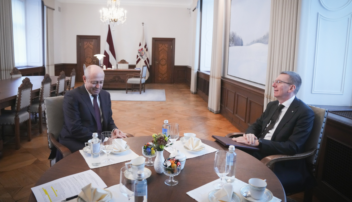 28.02.2025. Valsts prezidenta Edgara Rinkēviča tikšanās ar Saeimas Valsts pārvaldes un pašvaldības komisijas priekšsēdētāju Oļegu Burovu