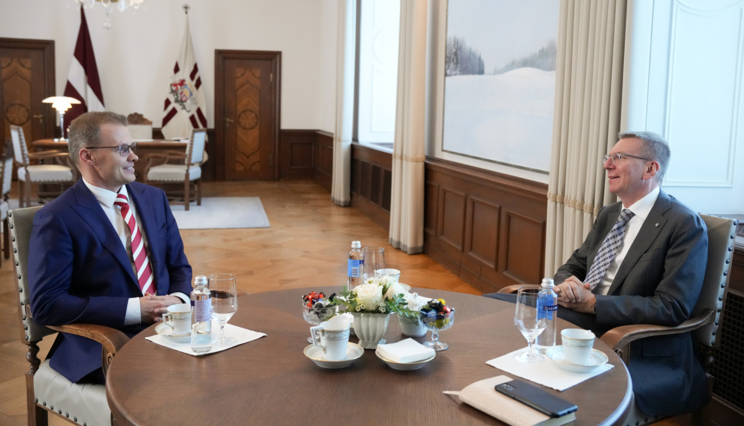 Valsts prezidents Edgars Rinkēvičs tiekas ar Saeimas frakcijas “Nacionālā apvienība” priekšsēdētāju Raivi Dzintaru