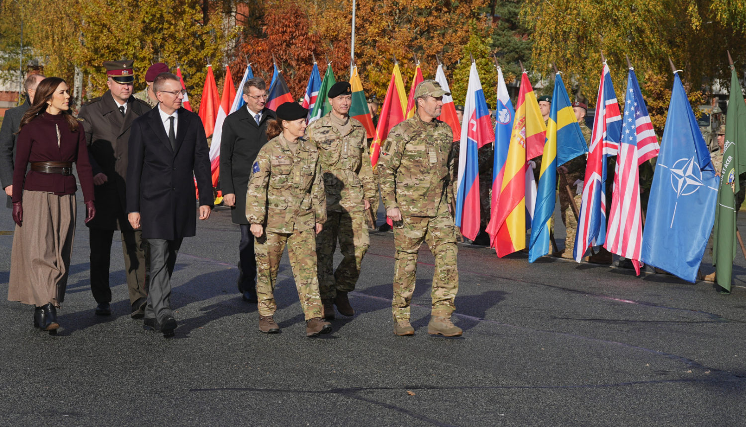 Valsts prezidents, Dānijas karalis un karaliene apmeklē Ādažu militāro bāzi