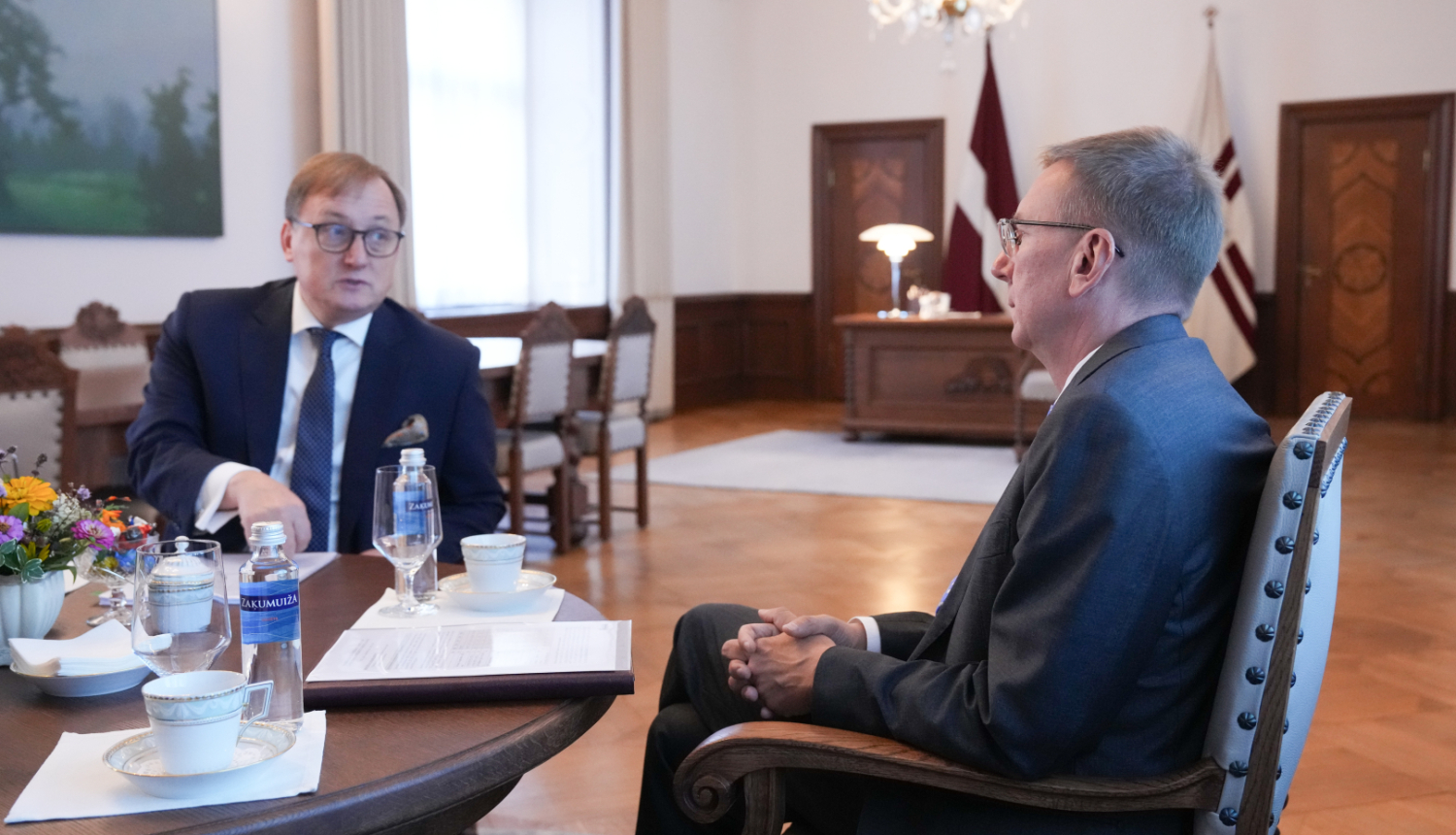 Valsts prezidenta Edgara Rinkēviča tikšanās ar Latvijas Bankas prezidentu Mārtiņu Kazāku