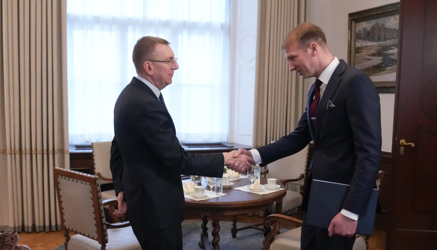 06.02.2025. Valsts prezidenta Edgara Rinkēviča tikšanās ar klimata un enerģētikas ministru Kasparu Melni