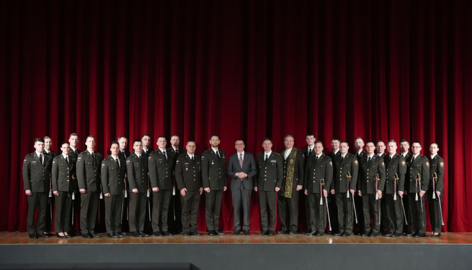 Valsts prezidenta Edgara Rinkēviča dalība Nacionālās aizsardzības akadēmijas “Virsnieka pamatkursa” izlaidumā