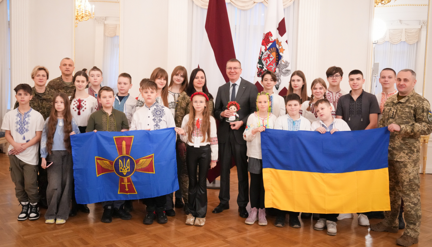 17.01.2025. Valsts prezidenta Edgara Rinkēviča tikšanās ar Ukrainas Gaisa spēku karavīru bērnu nometnes dalībniekiem