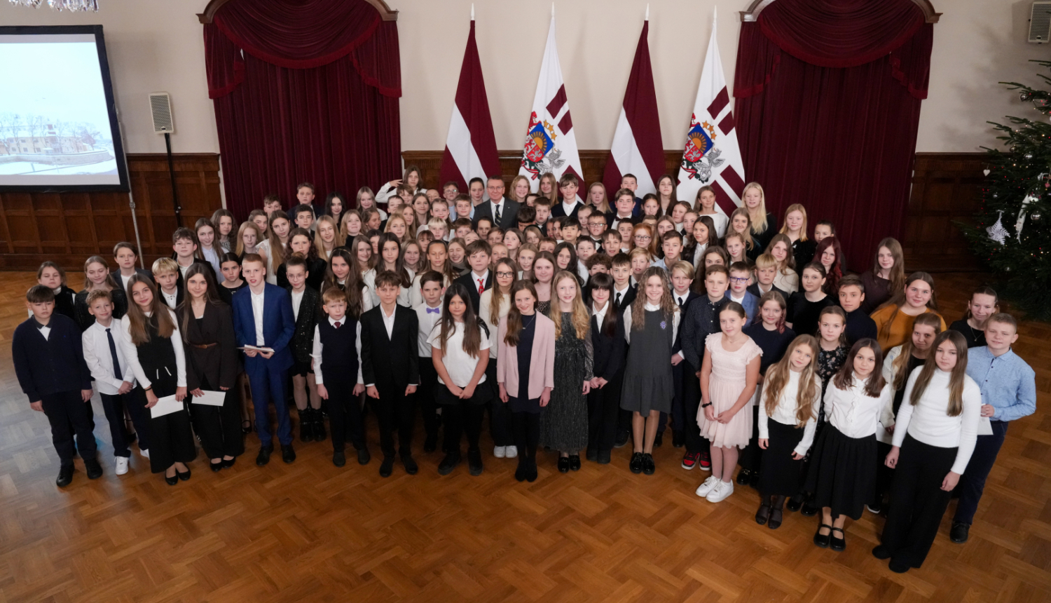 03.12.2025. Valsts prezidents Edgars Rinkēvičs tiekas ar 18. novembra runu konkursa dalībniekiem no 5.-6. klasēm