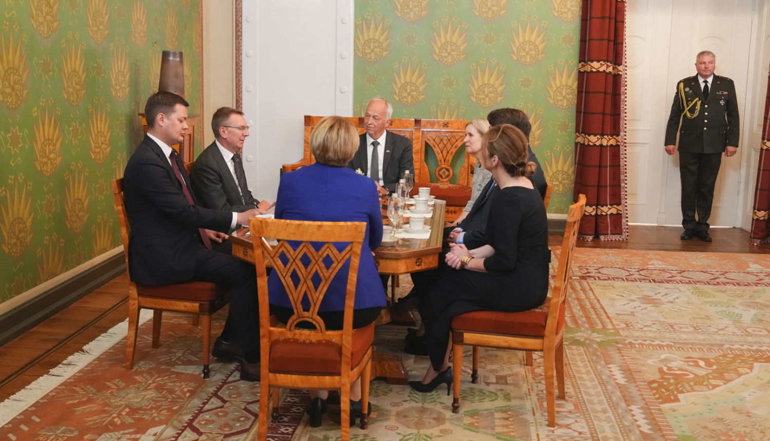 Ārkārtējo un pilnvaroto ārvalstu vēstnieku akreditācija