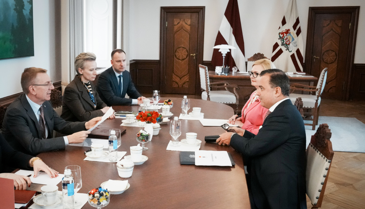 27.04.2026. Valsts prezidenta Edgara Rinkēviča tikšanās ar veselības ministru Hosamu Abu Meri