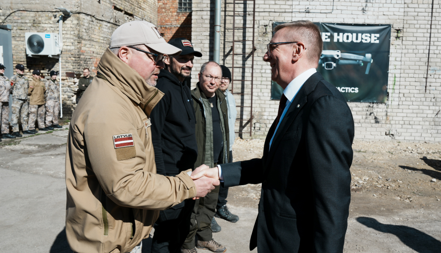 01.04.2026. Valsts prezidents Edgars Rinkēvičs apmeklē bezpilota lidaparātu mācību centru “Drone House”