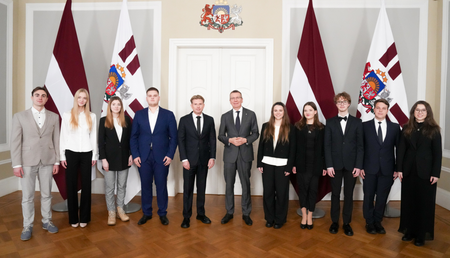 Valsts prezidents tiekas ar Junior Achievement Latvia Līderu programmas jauniešiem