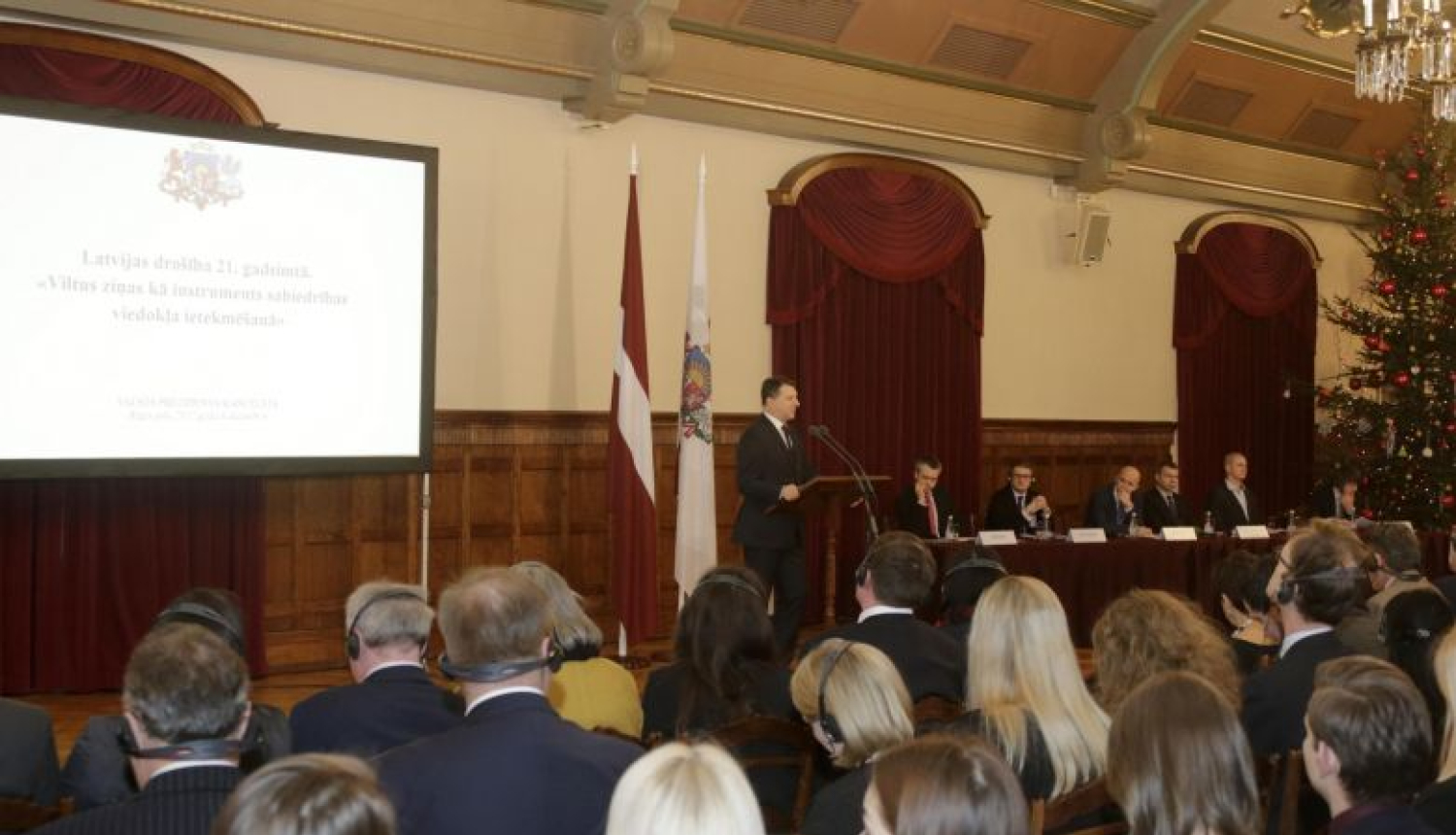 Cīņā pret viltus ziņām izšķiroša ir izglītība un atbalsts medijiem, uzsver eksperti