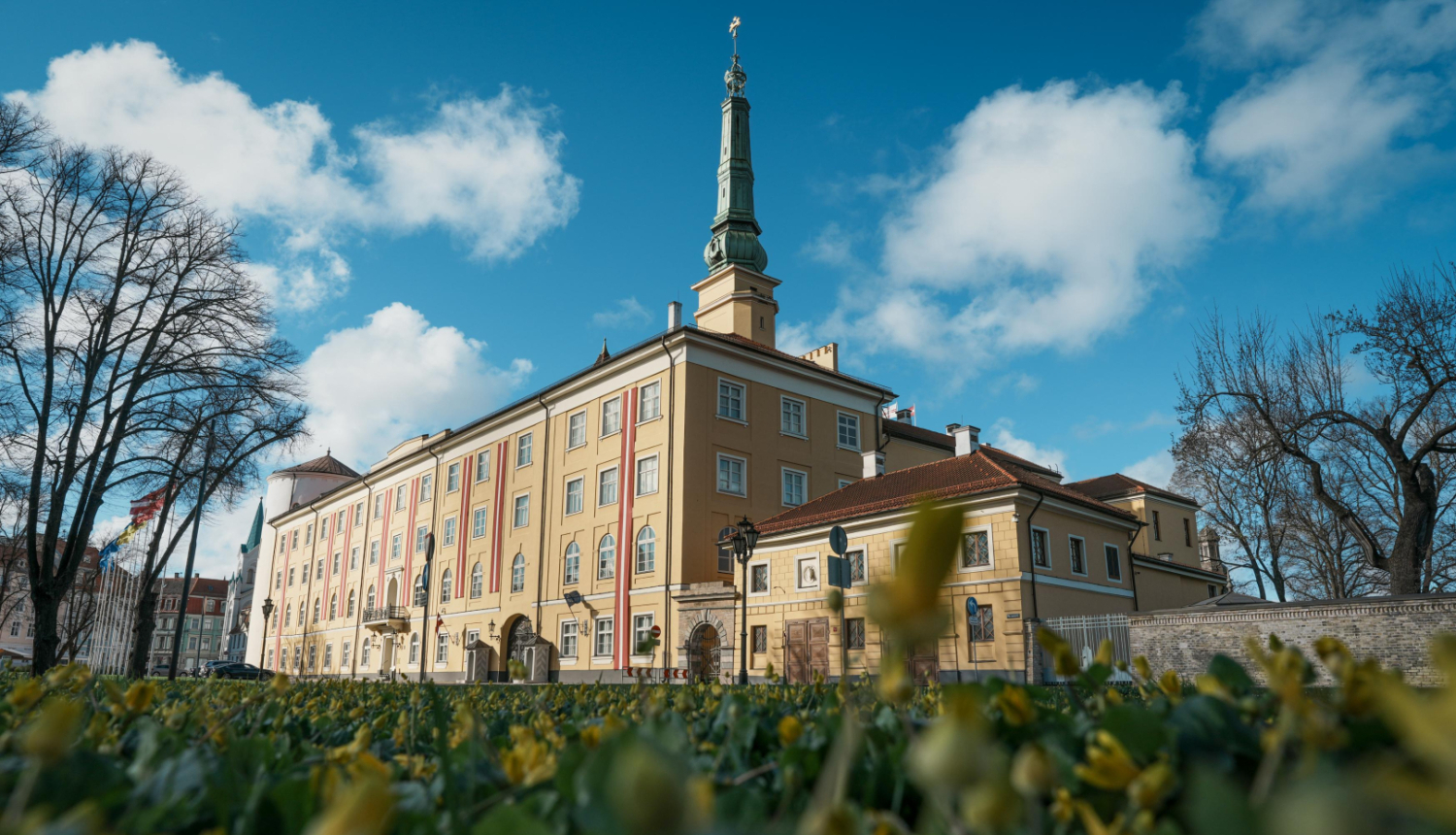 Rīgas pils pavasarī
