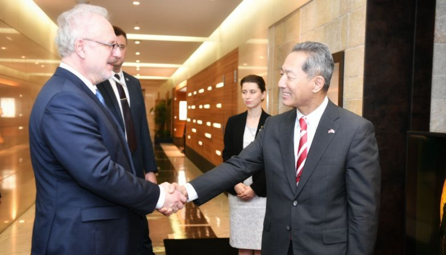 Valsts prezidents pateicas Latvijas goda konsulam Osakā par ieguldījumu Latvijas–Japānas attiecību stiprināšanā