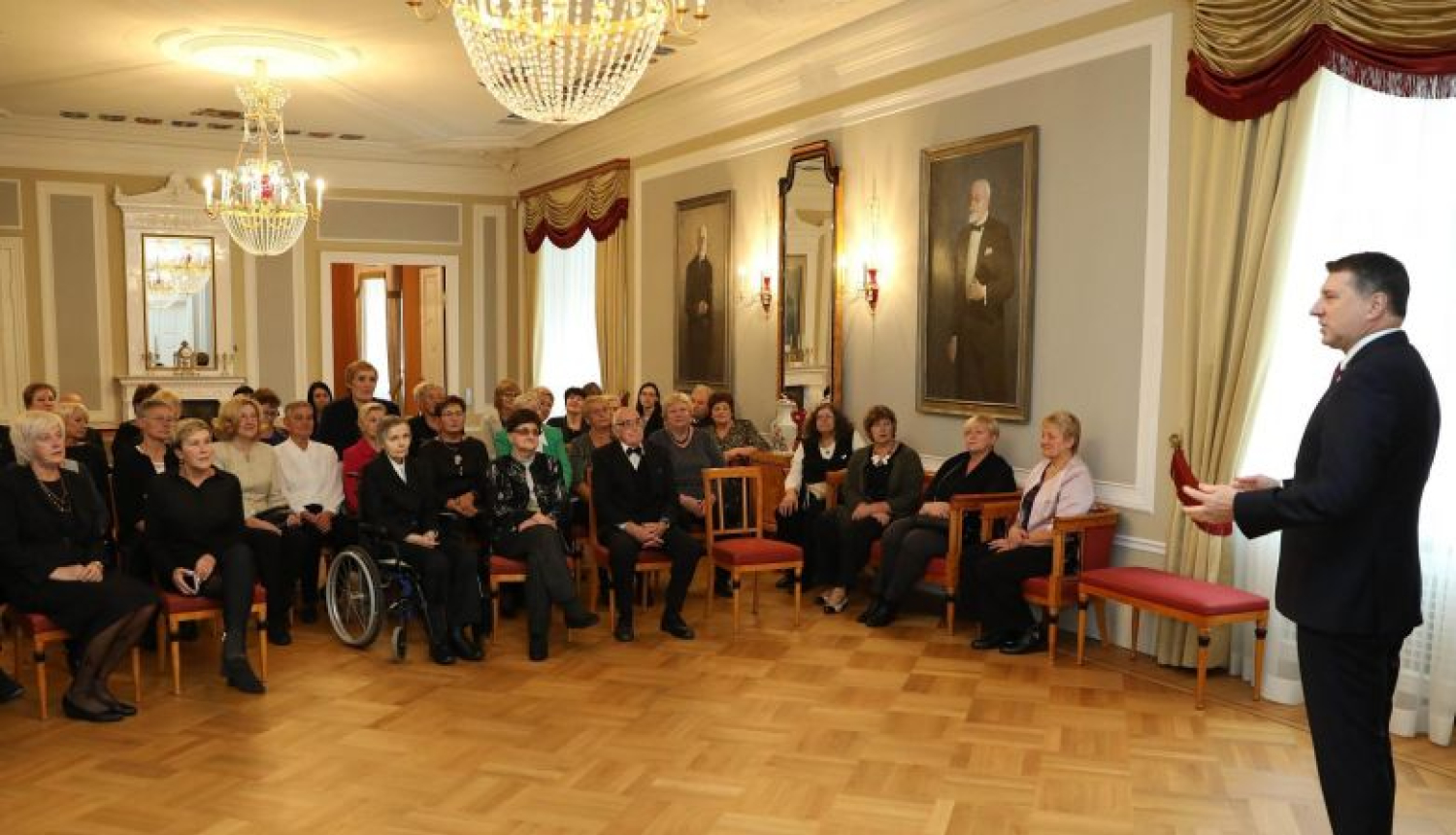 Valsts prezidents Rīgas pilī sveic TTT sieviešu basketbola komandas spēlētājas un trenerus 60 gadu jubilejā