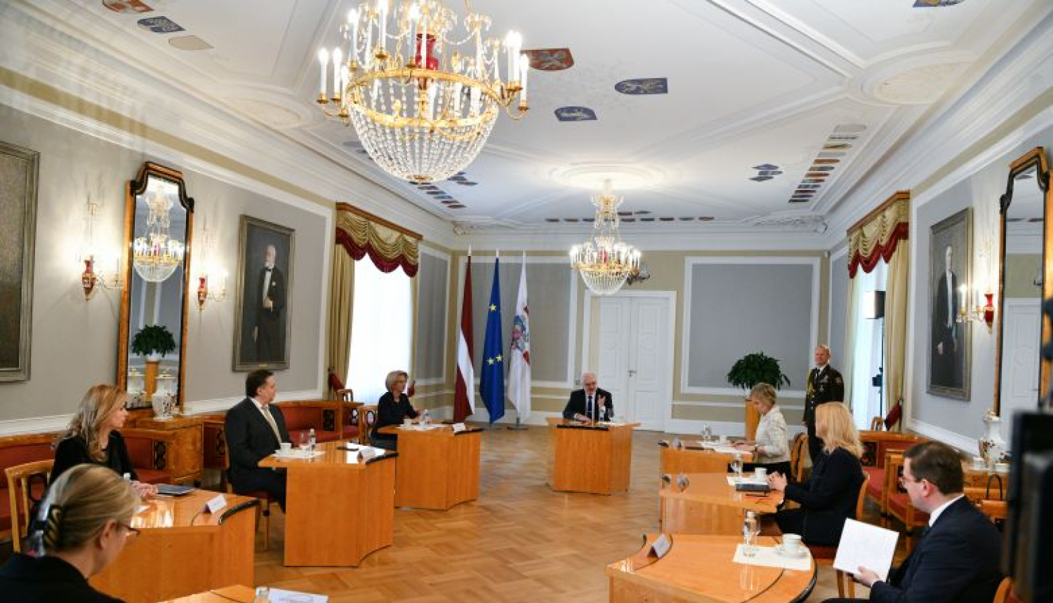 Attālināts Saeimas darbs gan konstitucionāli, gan tehniski atbilst Satversmei