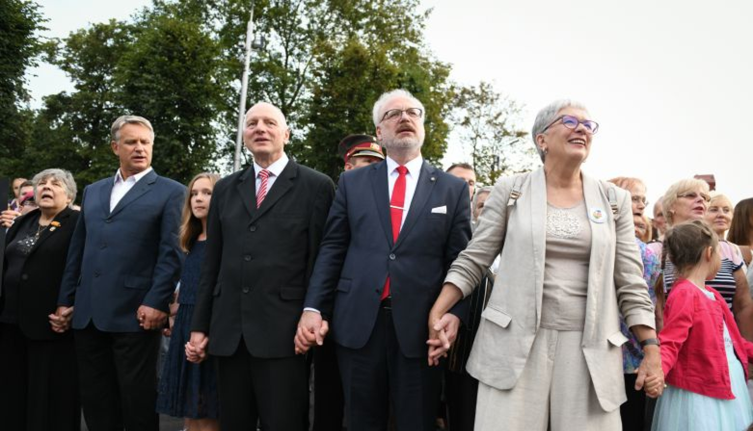 Valsts prezidenta Egila Levita uzruna Baltijas ceļa 30. gadadienai veltītajā pasākumā pie Brīvības pieminekļa