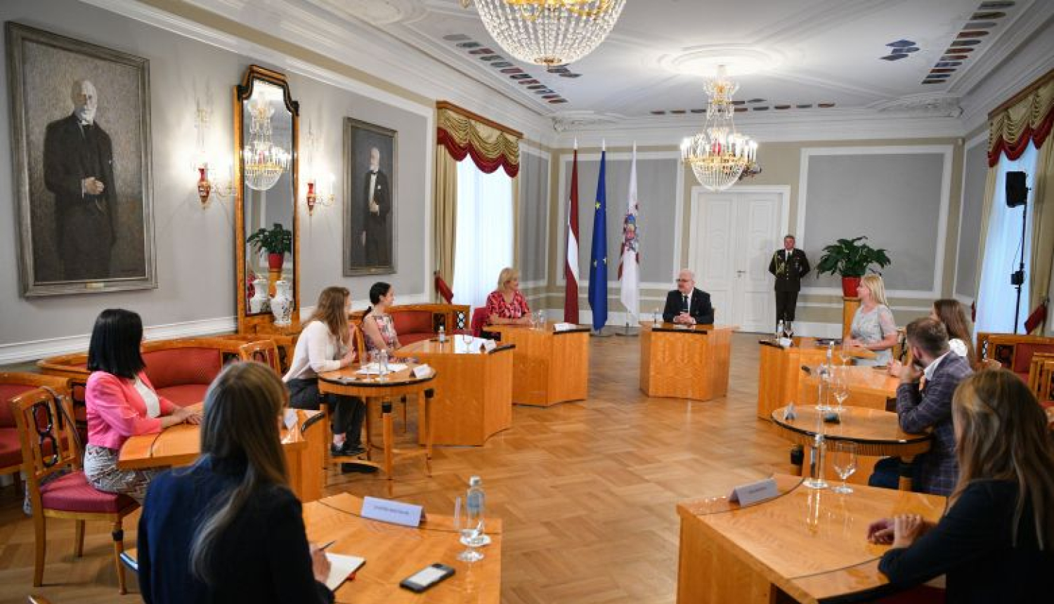 Saruna Rīgas pilī par bērnu ārpusģimenes aprūpi Latvijā