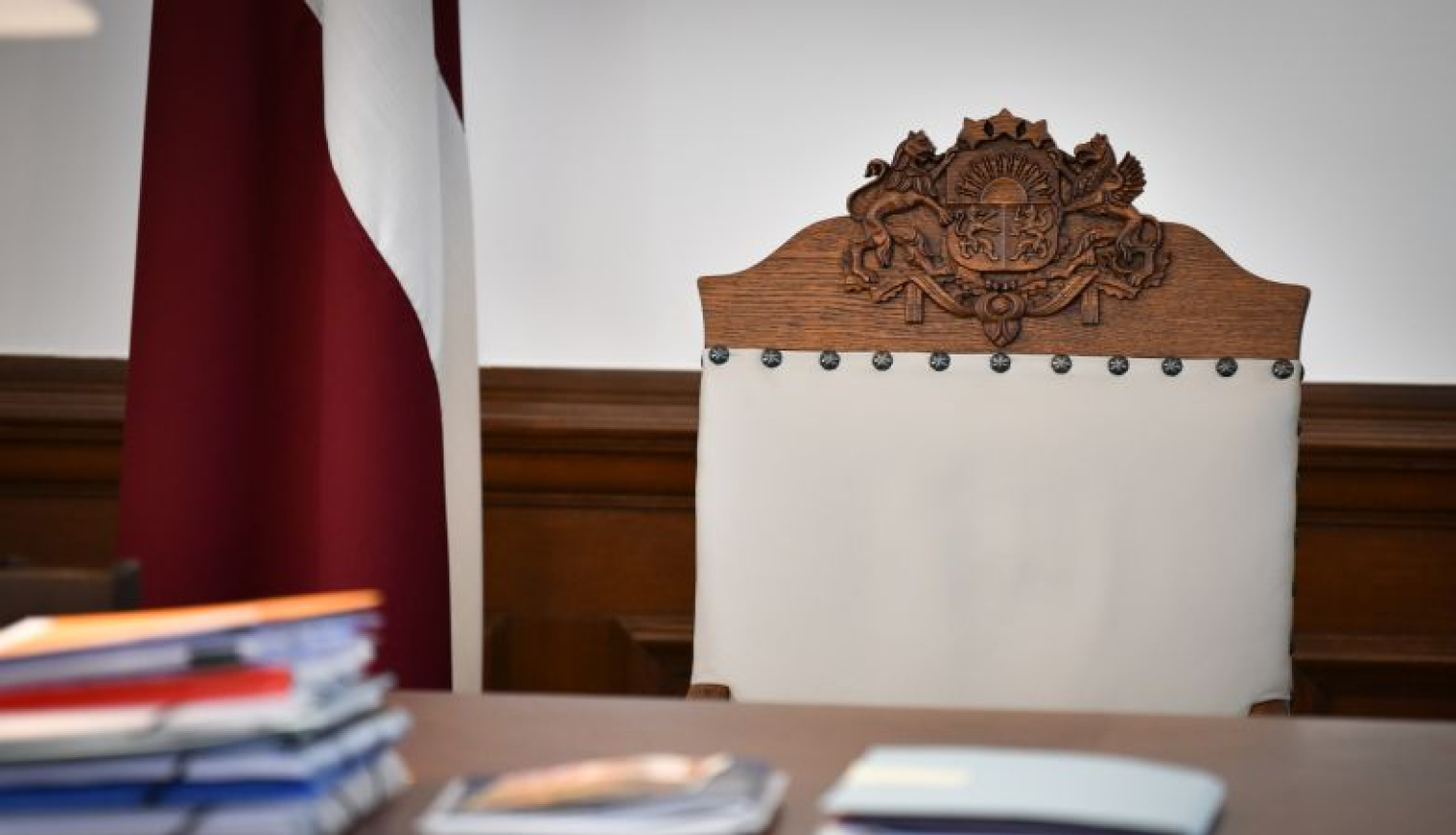 Valsts prezidenta rakstāmgalds un dokumenti