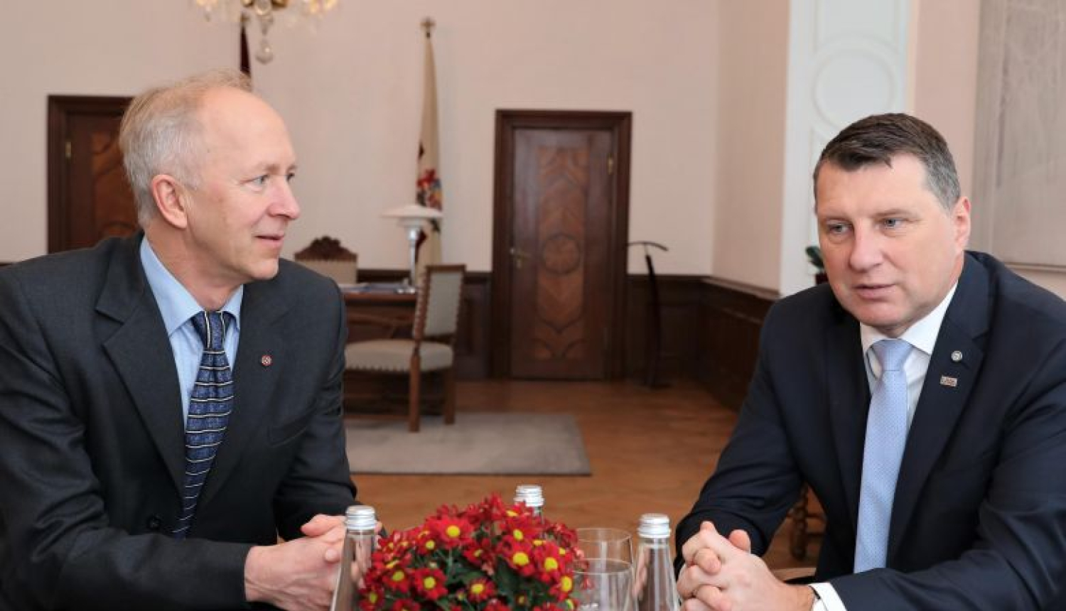 Valsts prezidents tiekas ar Valsts valodas komisijas priekšsēdētāju