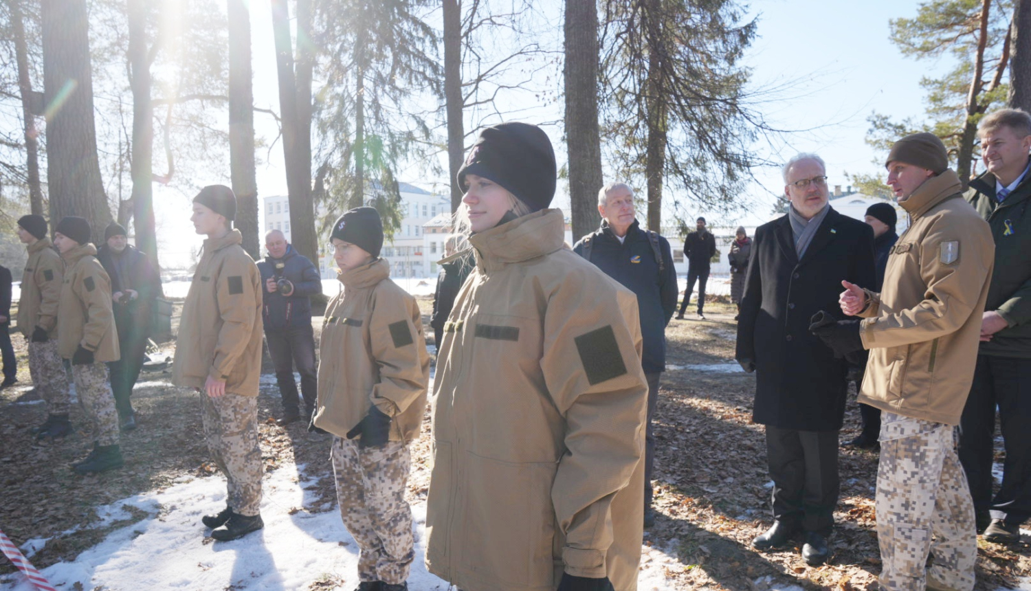 Valsts aizsardzības mācības nodarbība Gulbenes novada vidusskolā 