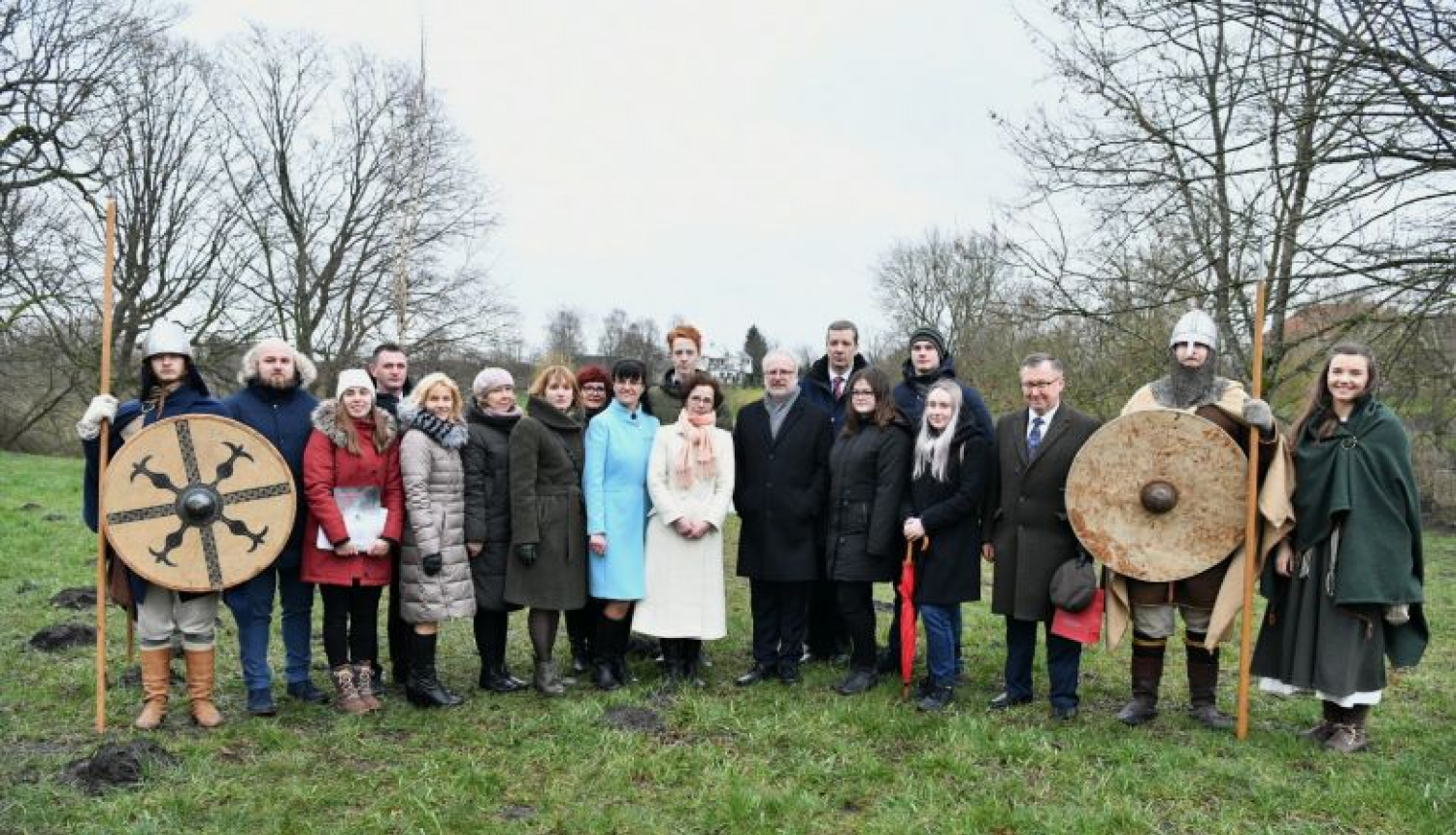 Valsts prezidents Egils Levits ar dzīvesbiedri Andru Leviti apmeklē UNESCO Pasaules mantojuma sarakstam nominēto Grobiņas arheoloģisko ansambli