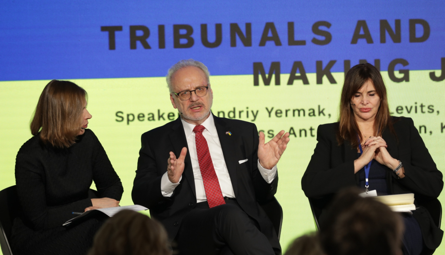 18.01.2023. Valsts prezidents E. Levits piedalās Pasaules ekonomikas forumā Davosā. Diskusija Ukrainas māja. Foto autors: Dāvis Doršs, Valsts prezidenta kanceleja.