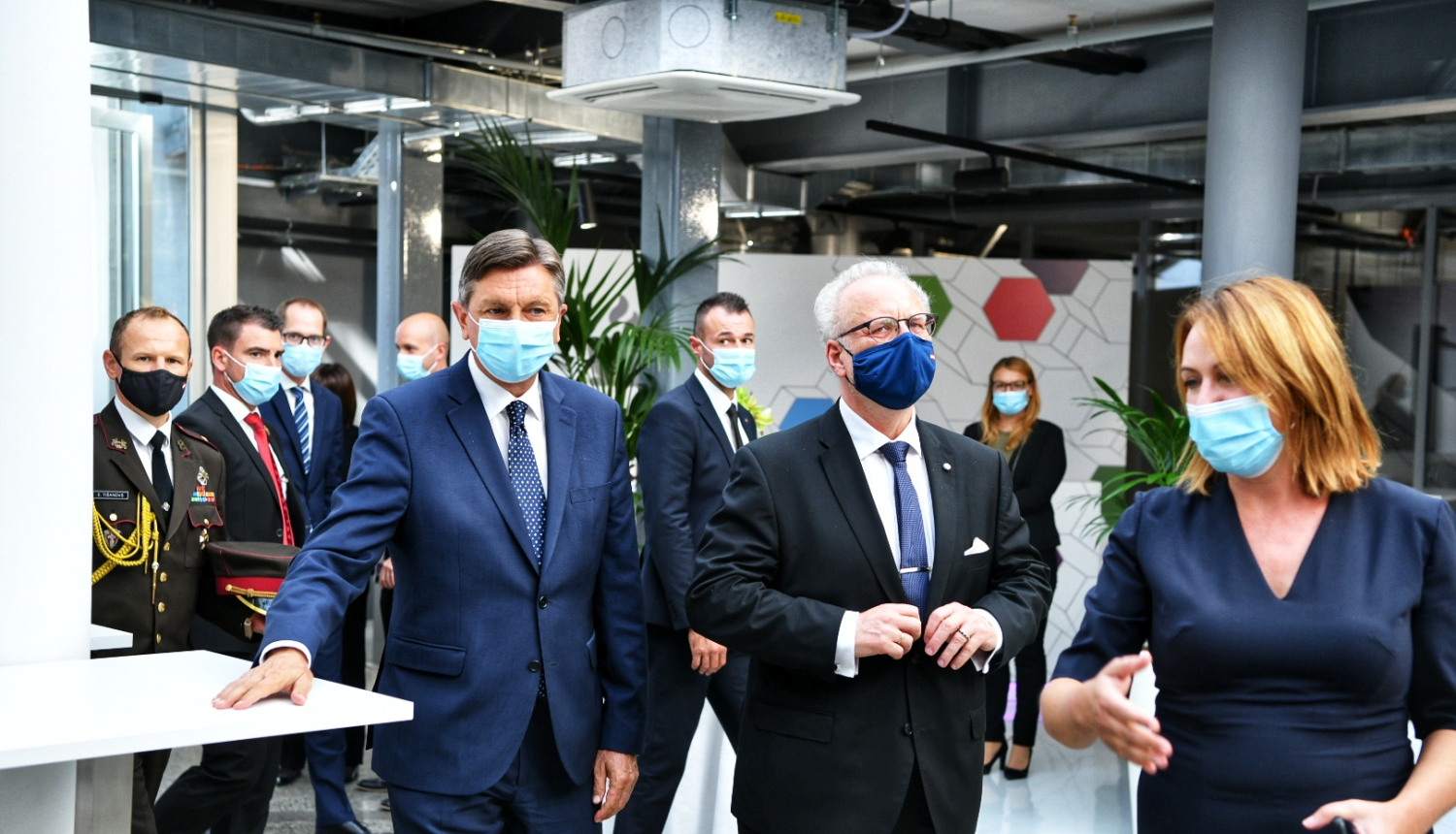 Valsts prezidents Egils Levits un Boruts Pāhors apmeklē Jožefa Stefana institūtu