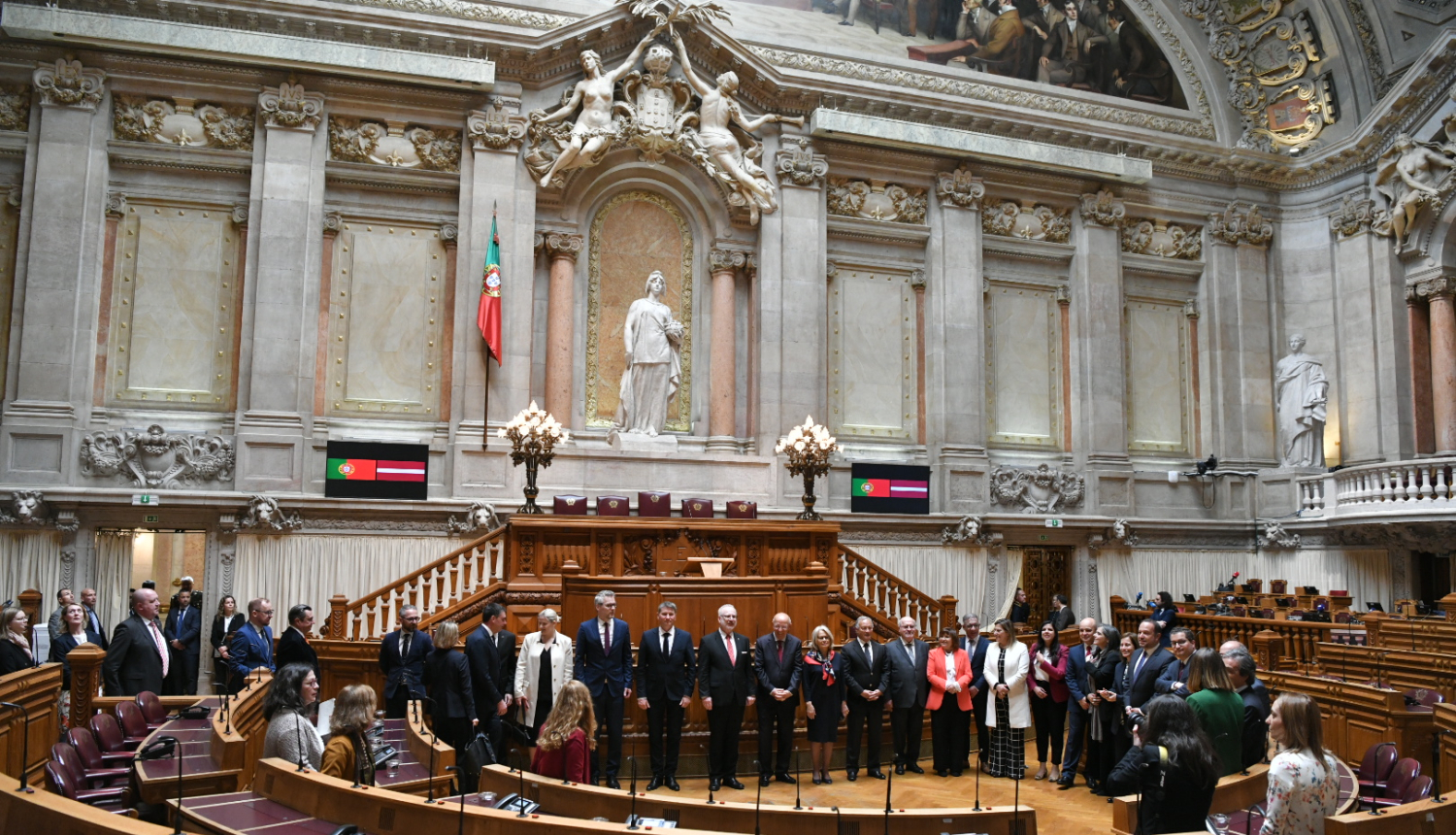 Kopbilde ar Portugāles parlamenta pārstāvjiem