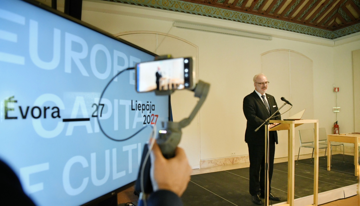 14.04.2023. Saprašanās memoranda parakstīšana starp 2027. gada Eiropas kultūras galvaspilsētām - Evoru un Liepāju. Foto: Valsts prezidents Egils Levits sniedz uzrunu. 