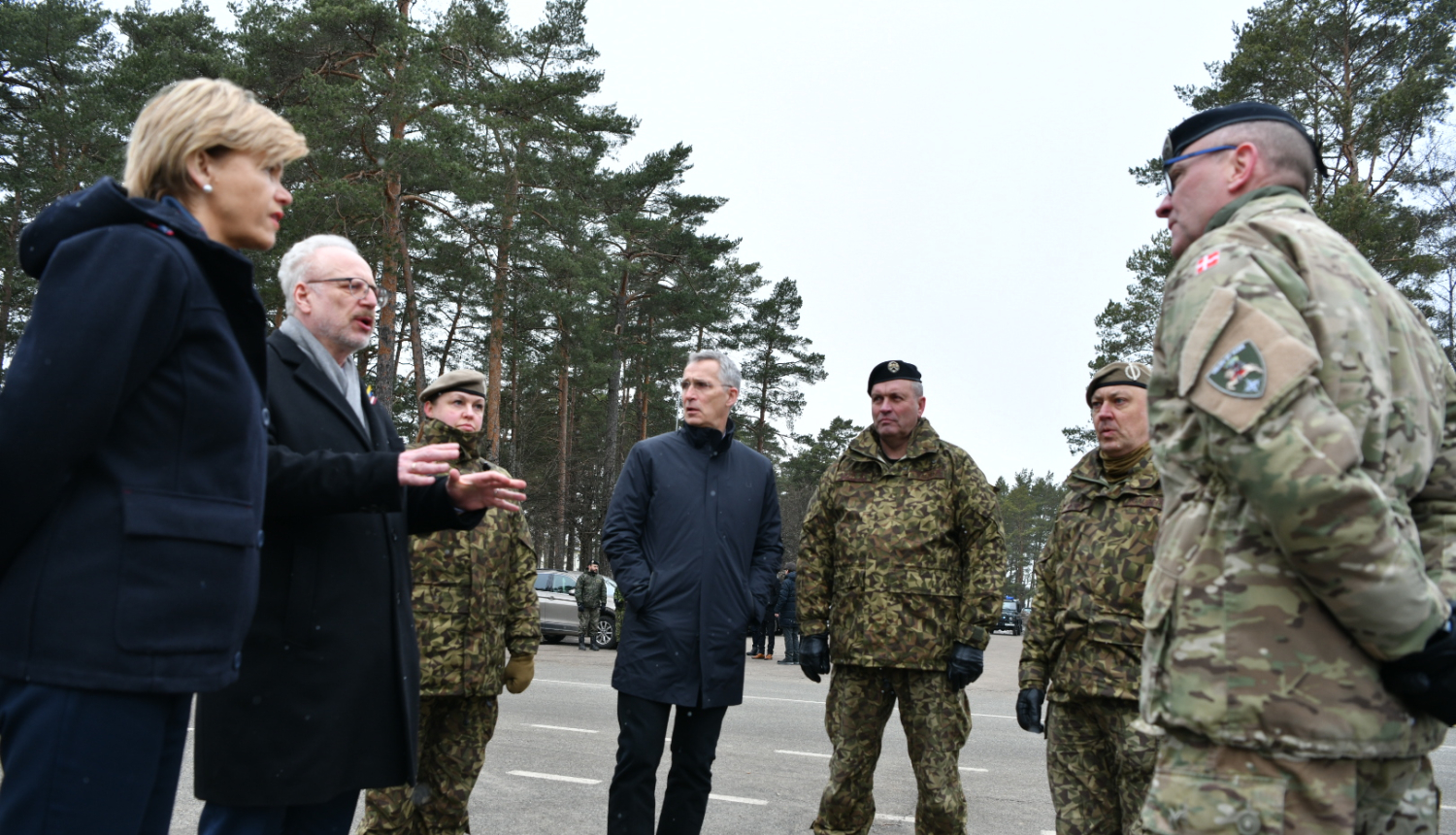 Valsts prezidents Egils Levits un NATO ģenerālsekretārs Jens Stoltenbergs apmeklē Ādažu militāro bāzi