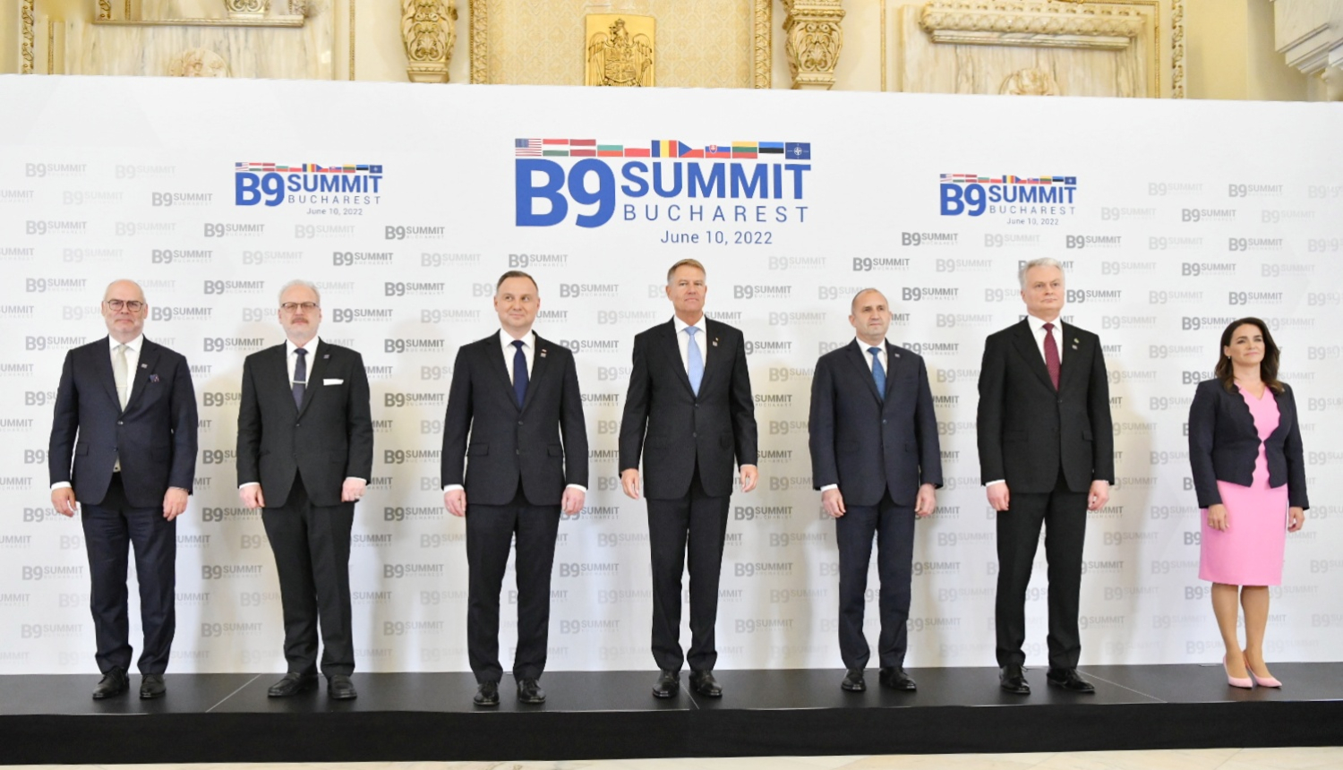 Valsts prezidents piedalās NATO Austrumu flanga valstu vadītāju sanāksmē Bukarestē. 