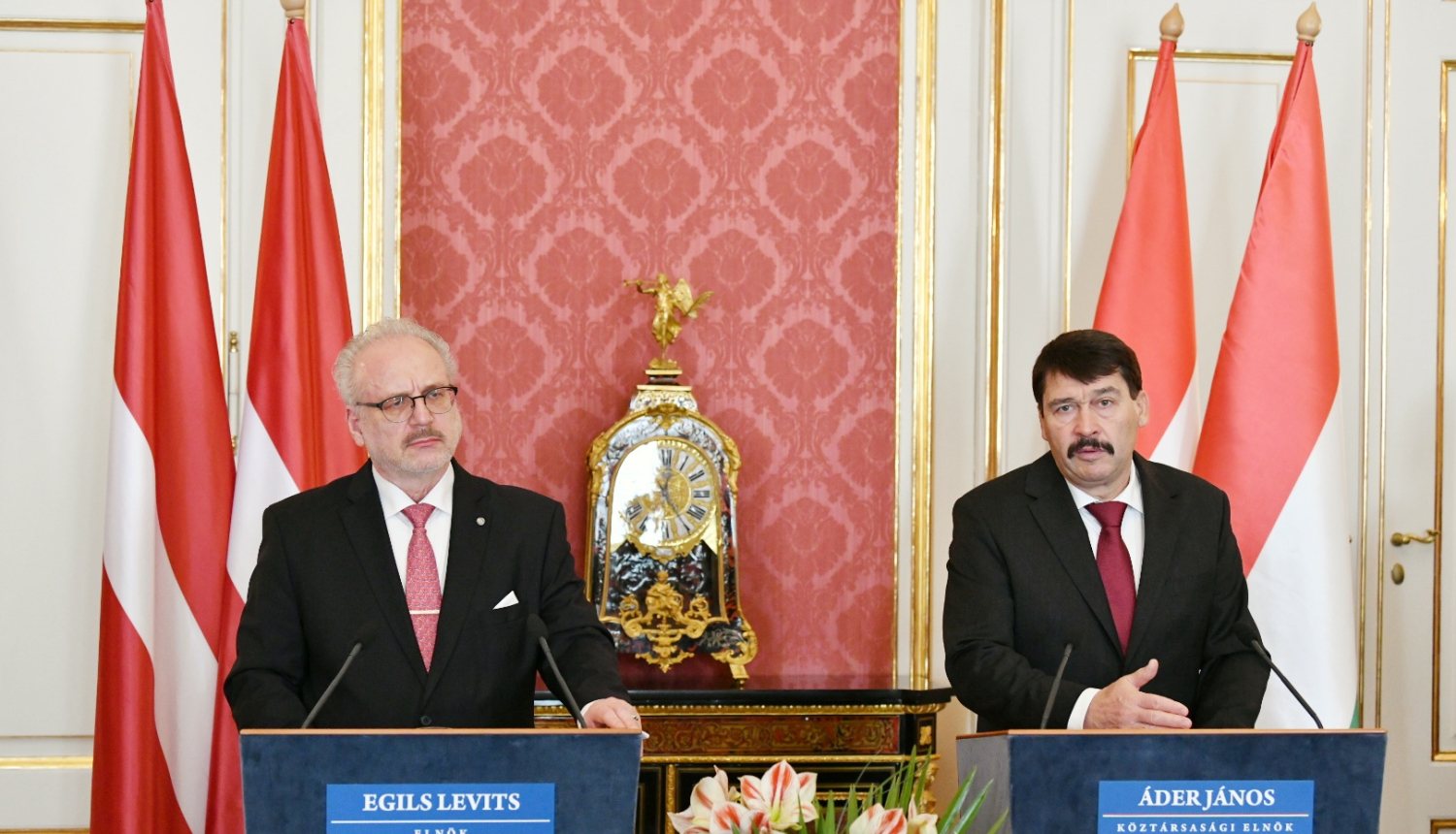 Egils Levits un Jānošs Āders preses konferencē 