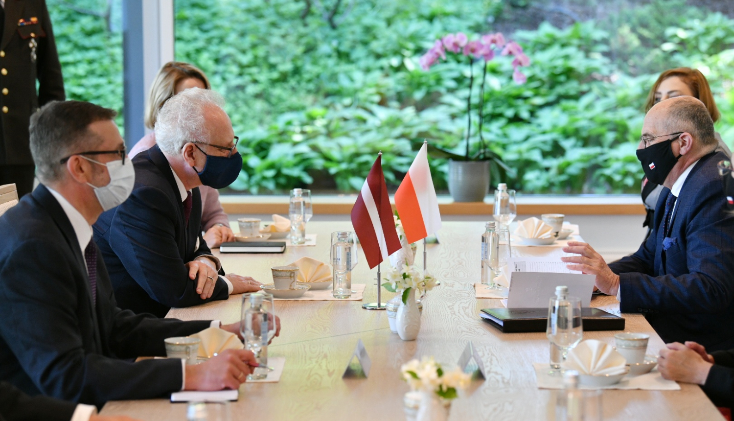 Latvijas delegācijas saruna ar Polijas delegāciju Jūrmalas rezidencē