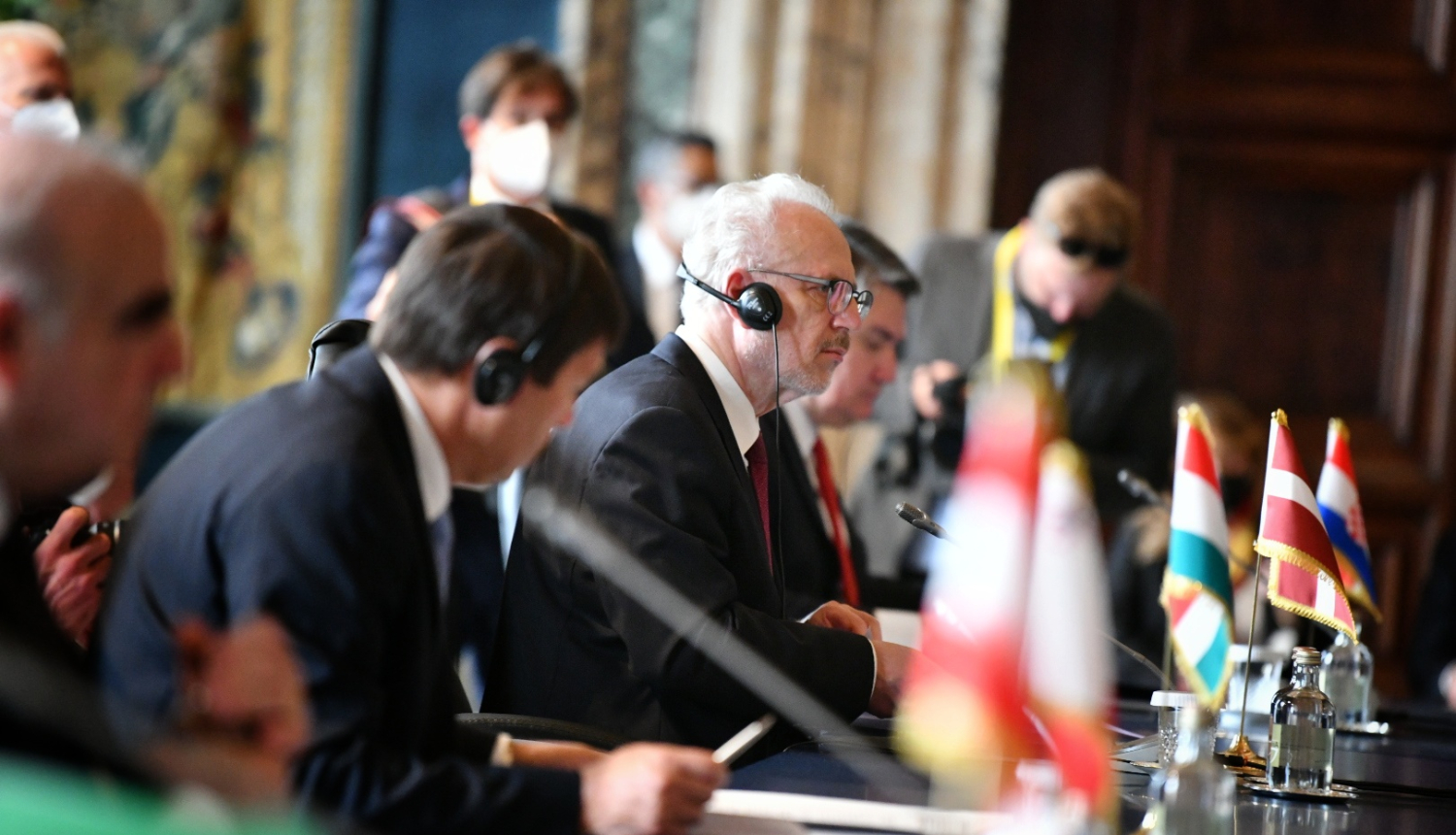 Egils Levits ar valstu līderiem sež pie galda