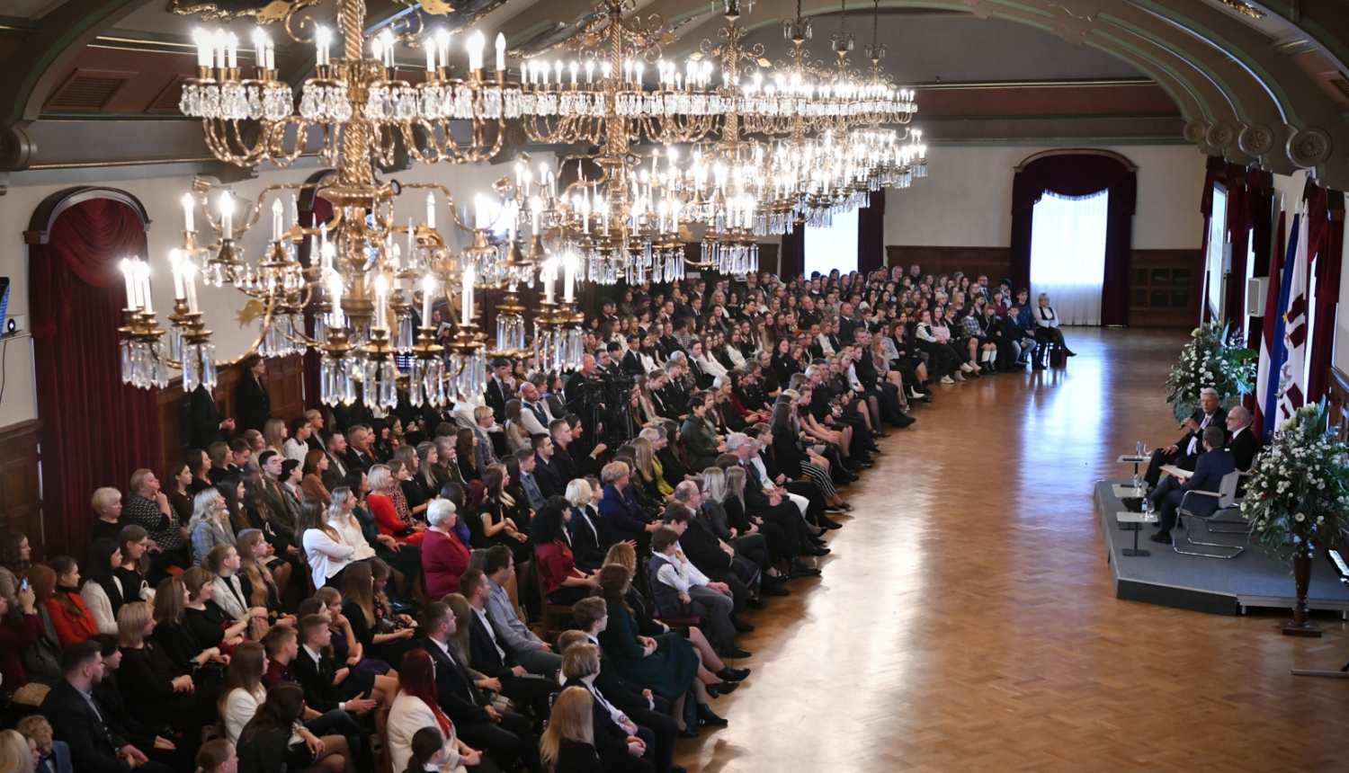 skats uz Svētku zāli