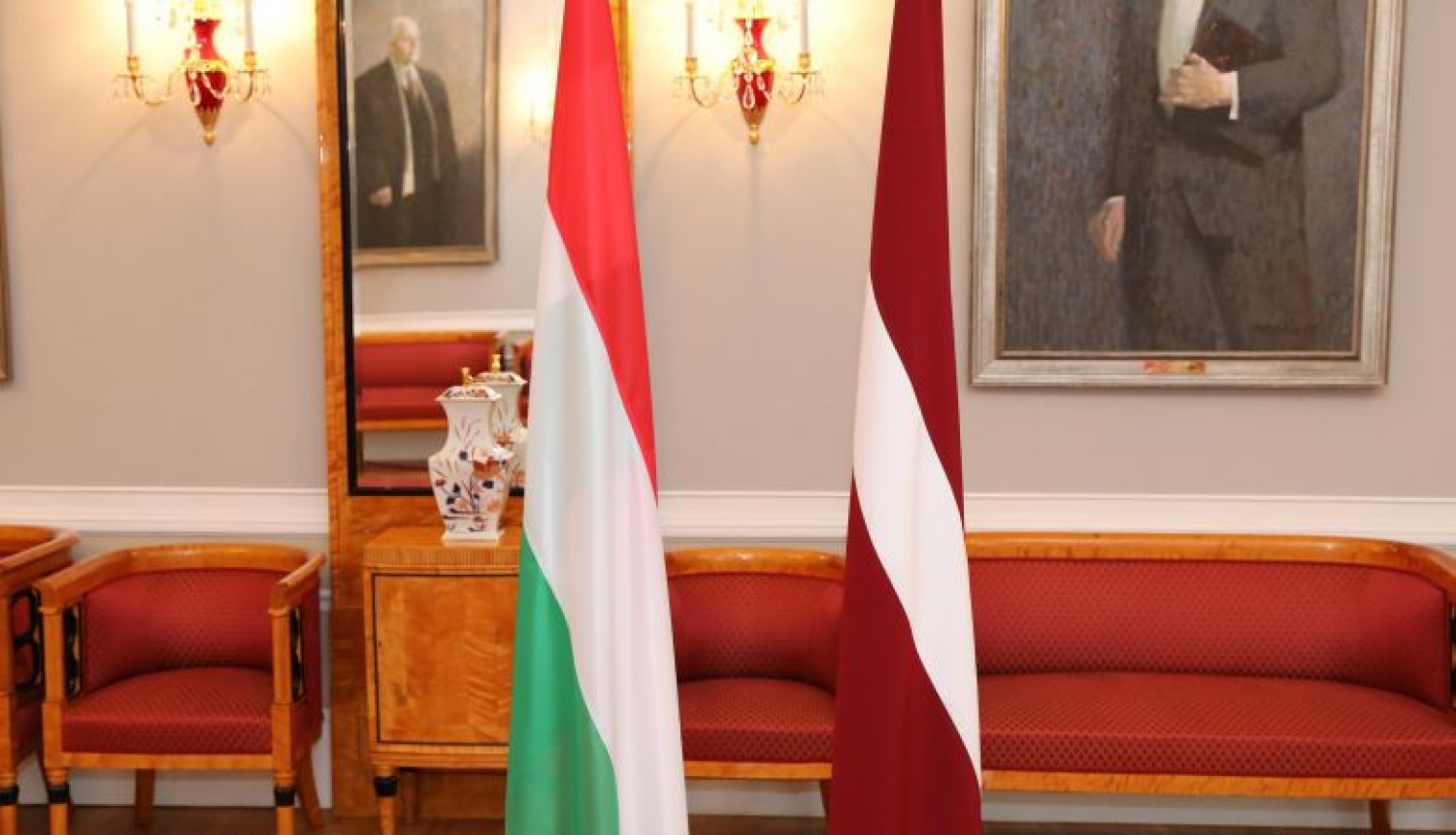 Valsts prezidents akreditē Ungārijas un Ekvadoras vēstniekus