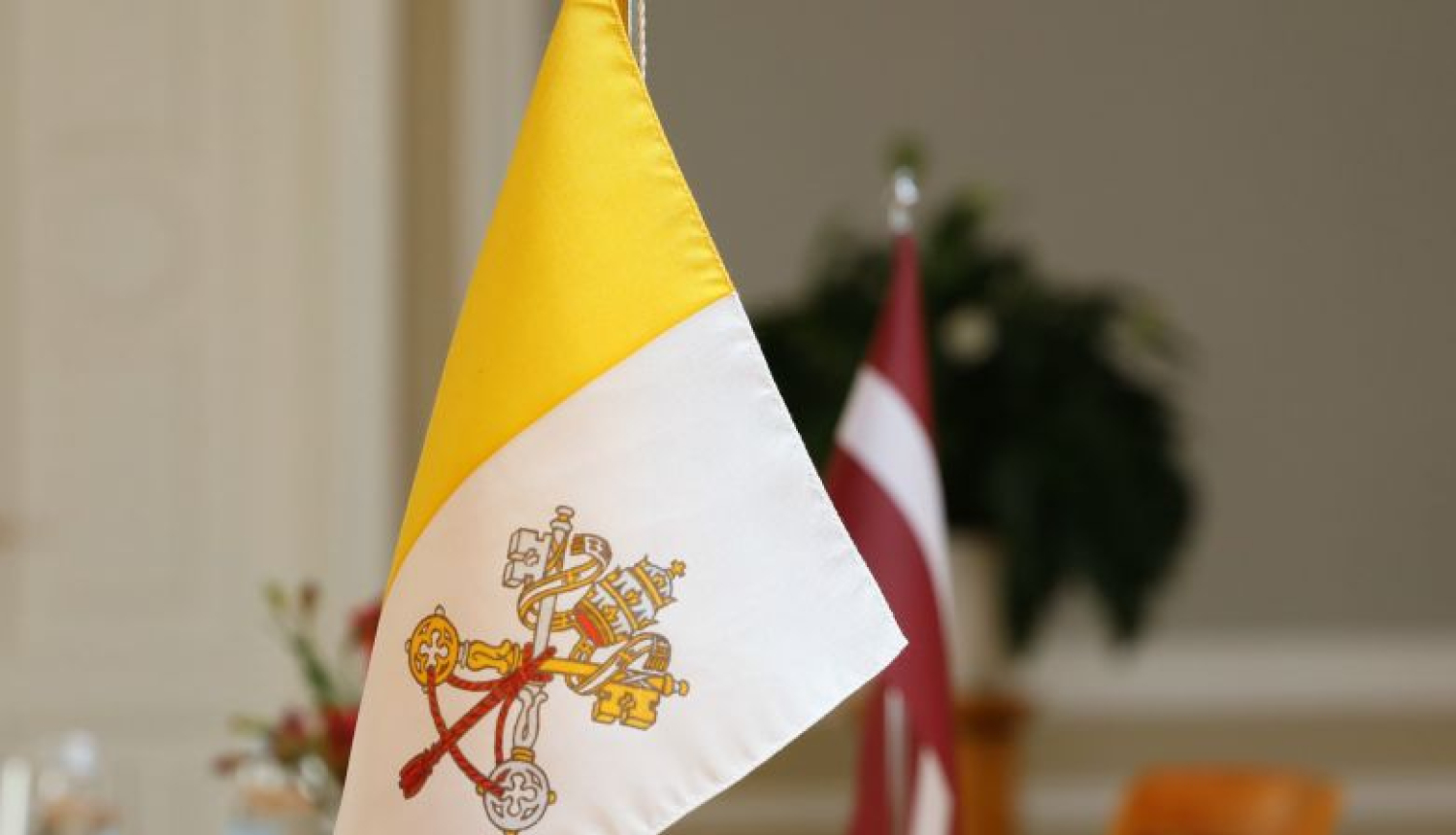 Valsts prezidents Rīgas pilī tiekas ar Svētā Krēsla Cilvēka integrālās attīstības dikastērija prefektu