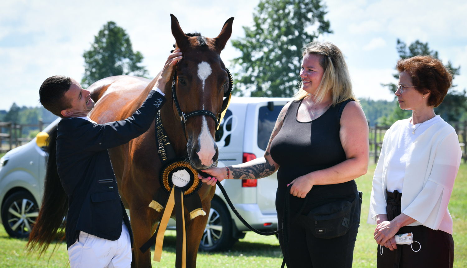 No kreisās: Rihards Snikus, paralimpieša zirgs, zirgu kopēja, Andra Levite