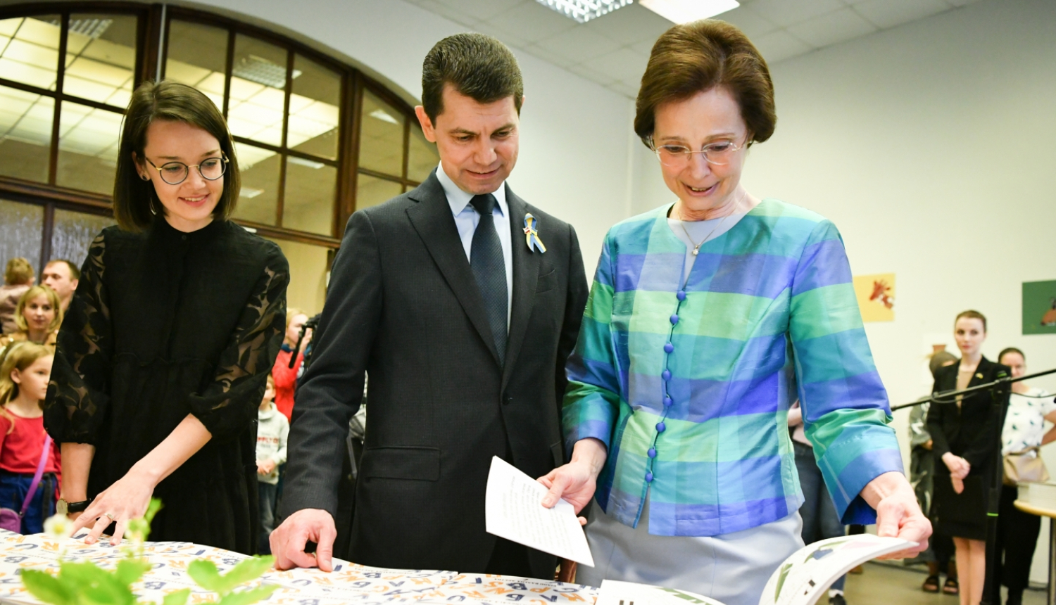 Andra Levite bilingvālās ābeces ukraiņu, latviešu valodas apguvei atklāšanas pasākumā